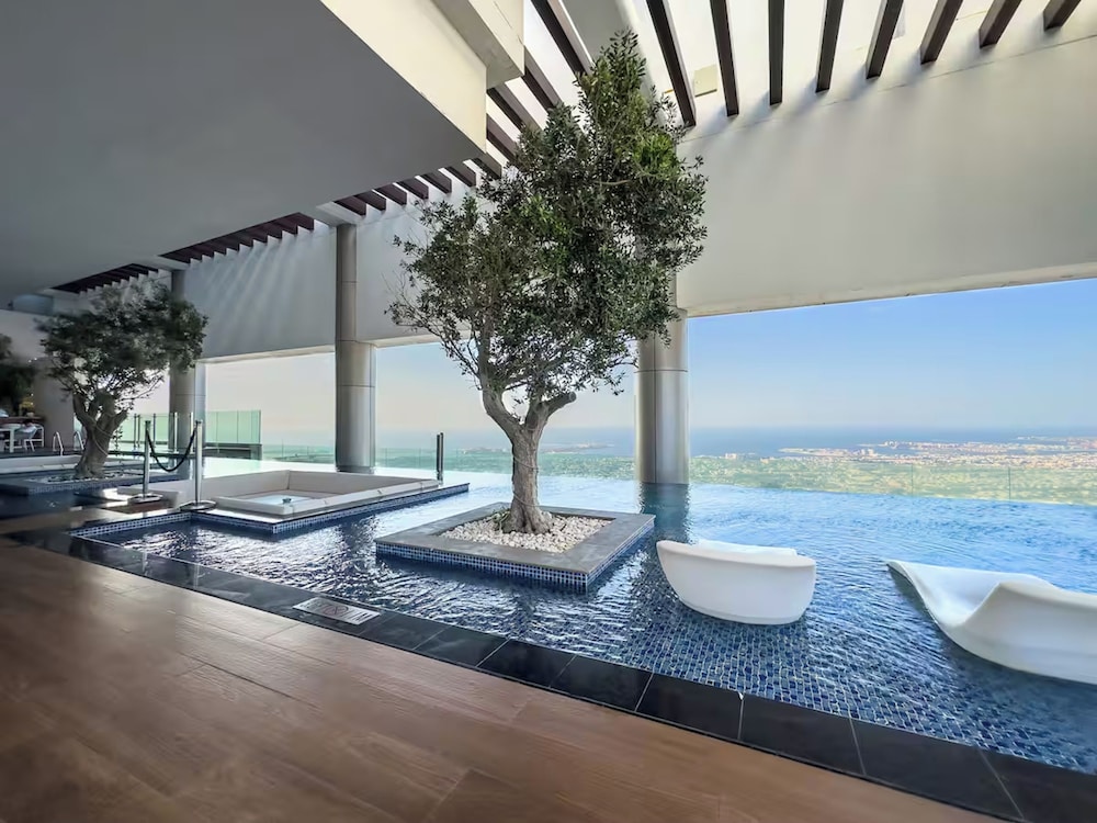 Gogoto LUX Burj View Spacious