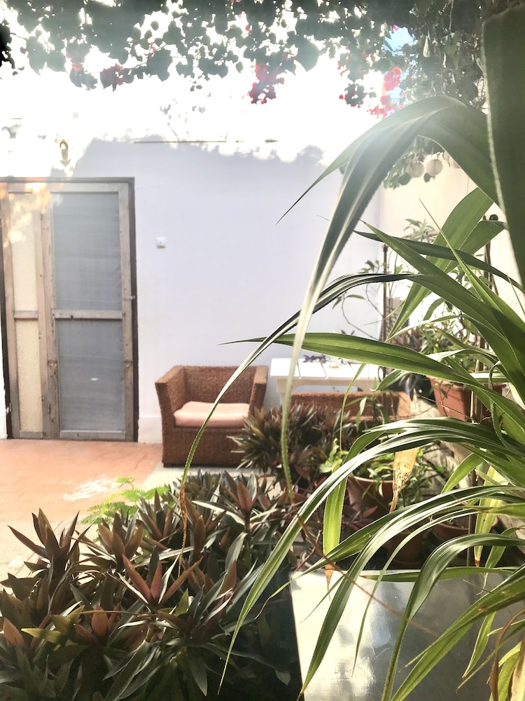 Hotel Syds Guesthouse I - Image 1