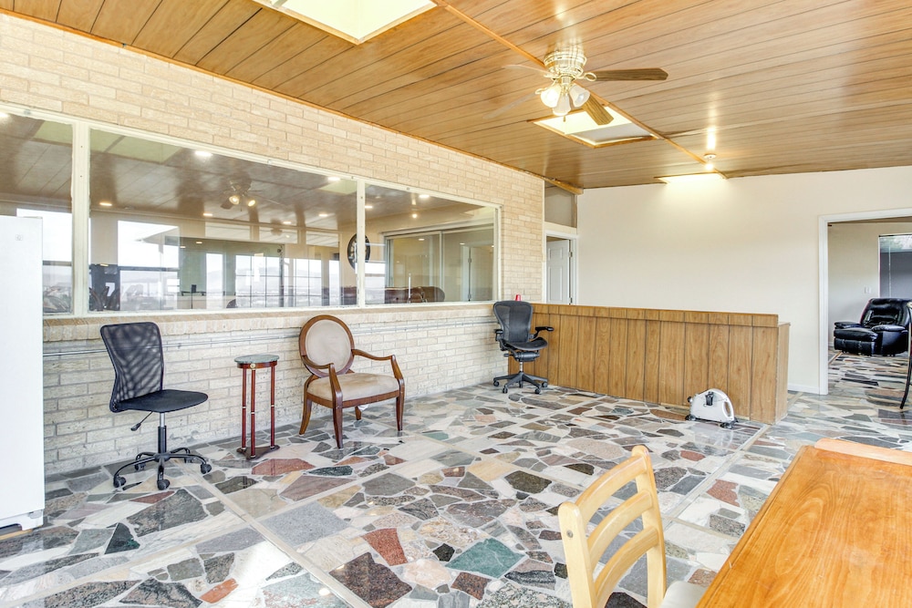 Mtn Views, Patio + Grill: Family Home, 6 Mi to UNM