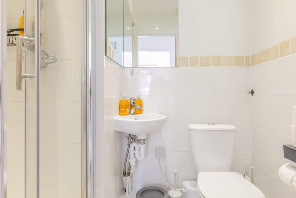 Spacious 3BD Flat, Close to Tube - Fulham!