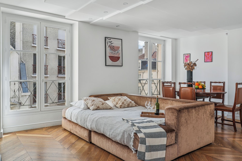 Chic 1BR Near Louvre & Musee d Orsay