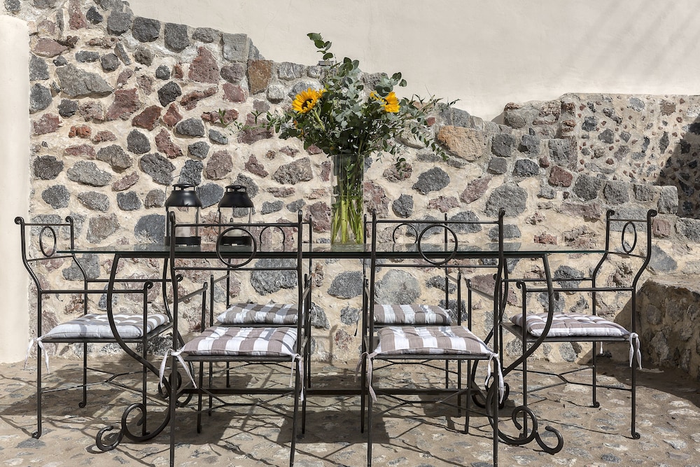 Alluvial Santorini Suites