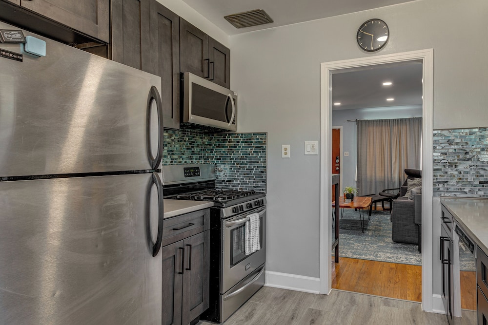 7 Mi to Denver: Inviting Aurora Home w/ Yard!