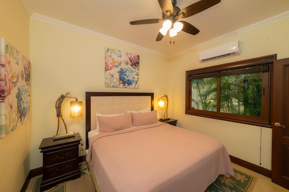 - Casa Zafiro 7 Bedrooms Private Pool
