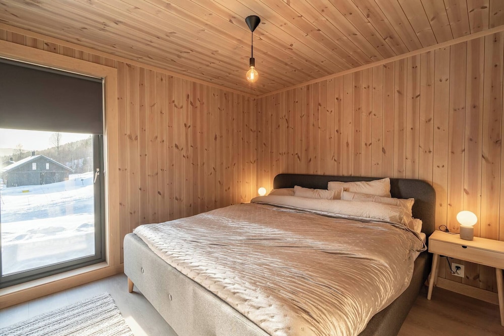 Hiking, Ski Resort, Local Shuttle bus Oslo Airport
