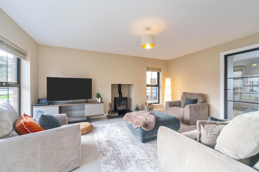 Modern Entire Home Retreat in Newry