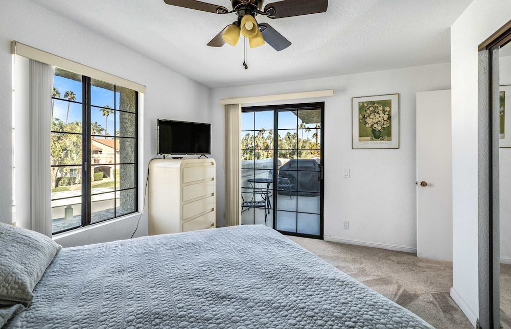 Stylish Condo With Panoramic View Community Pool