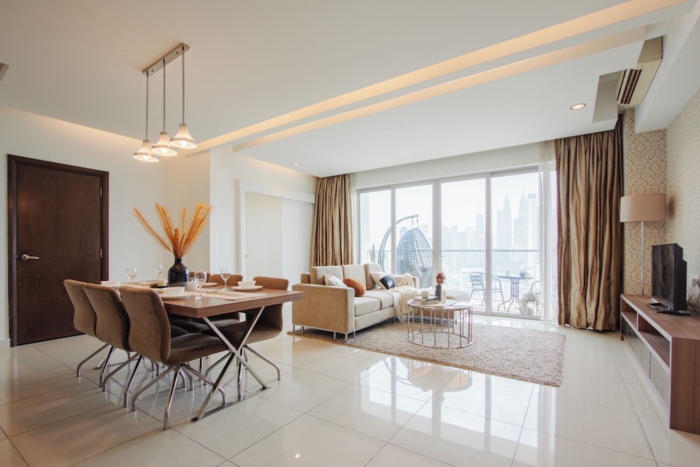 NaiBnB @ Regalia Residence