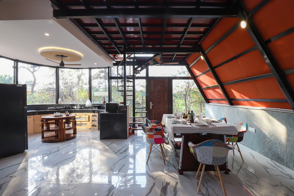ELIVAAS 3 BHK Handa's Getaway with pool