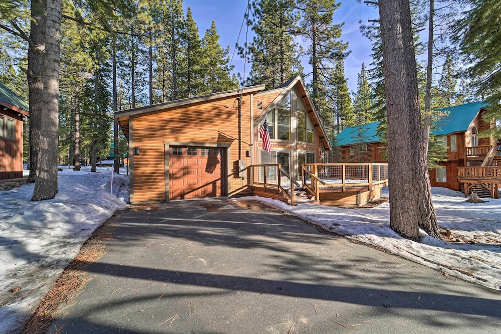 4 Mi to Dtwn Truckee: Tahoe Donner Home w/ Hot Tub view 3