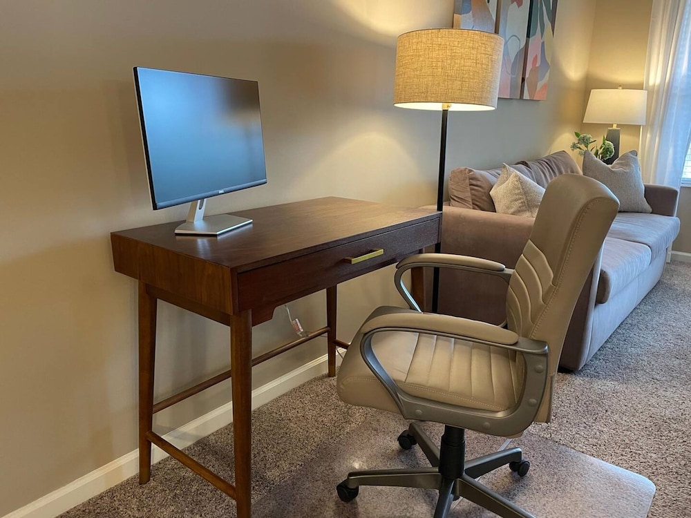 Lux Dublin Hideaway Desk Wifi Doggie Park