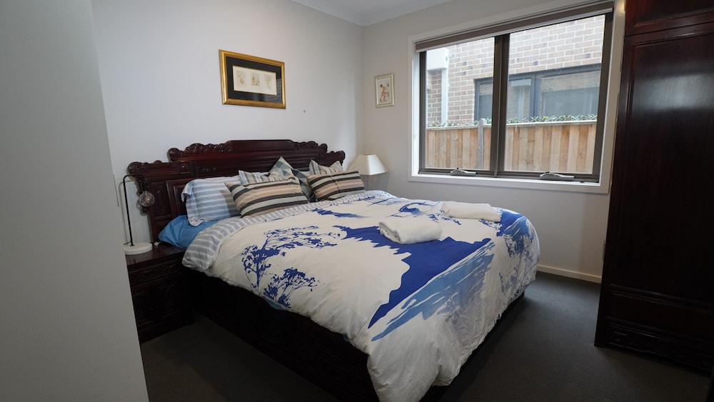 golf pool 2B House in point cook VIC