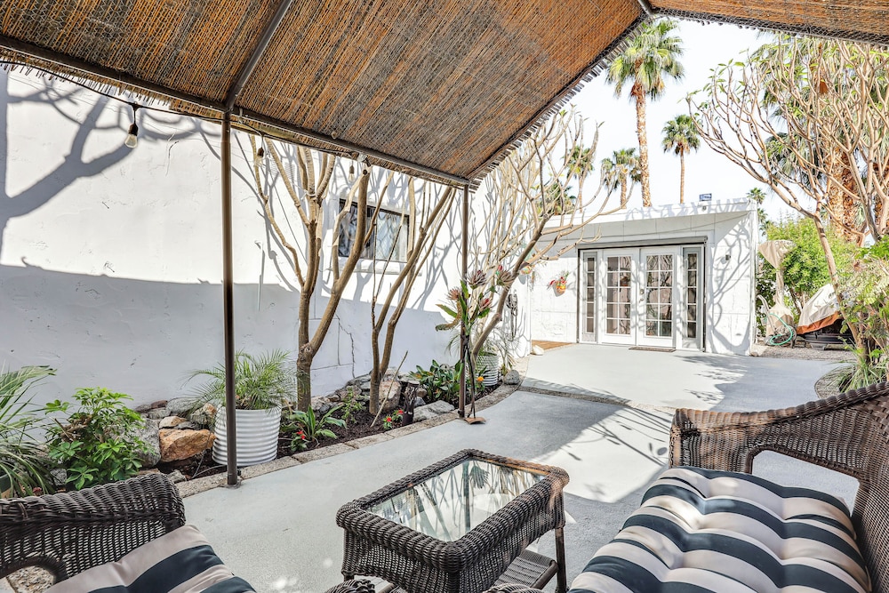 Golf, Shop & Hike: Sleek Rancho Mirage Studio