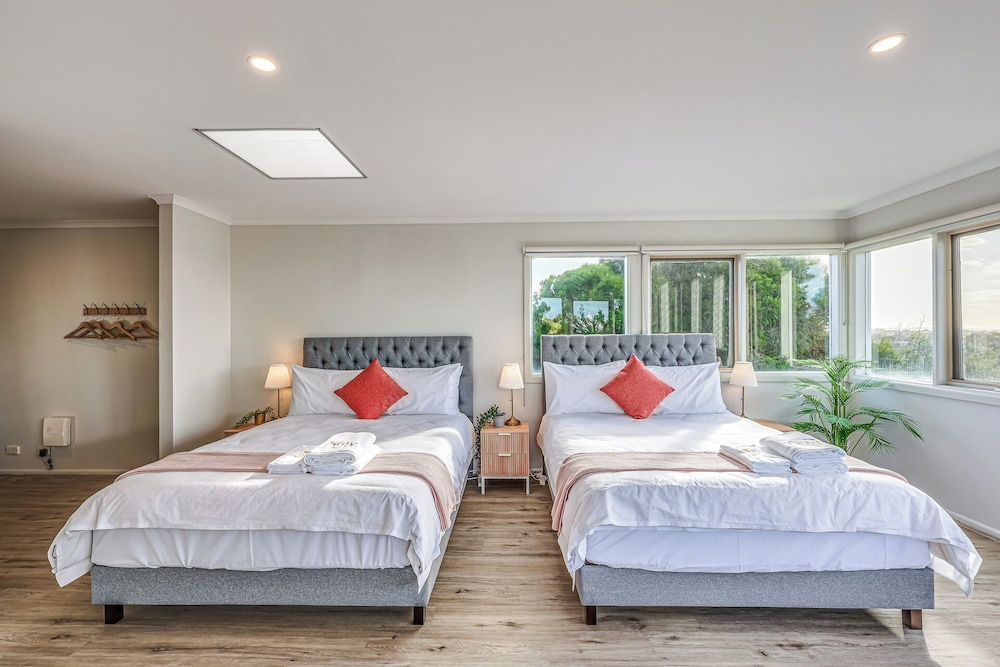 StayAU Gorgeous 5BR BBQ Home Geelong
