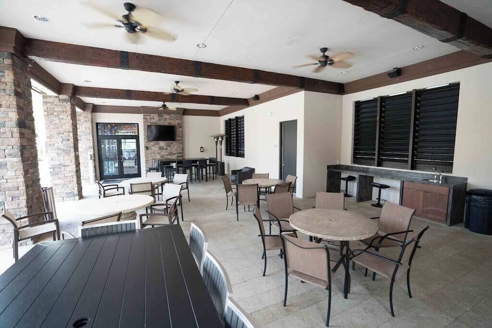 Fabulous 5 BR With Pool Solterra Resort
