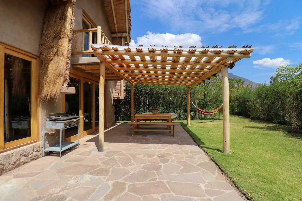 w Majestic 3BR House in Villa Sagrado