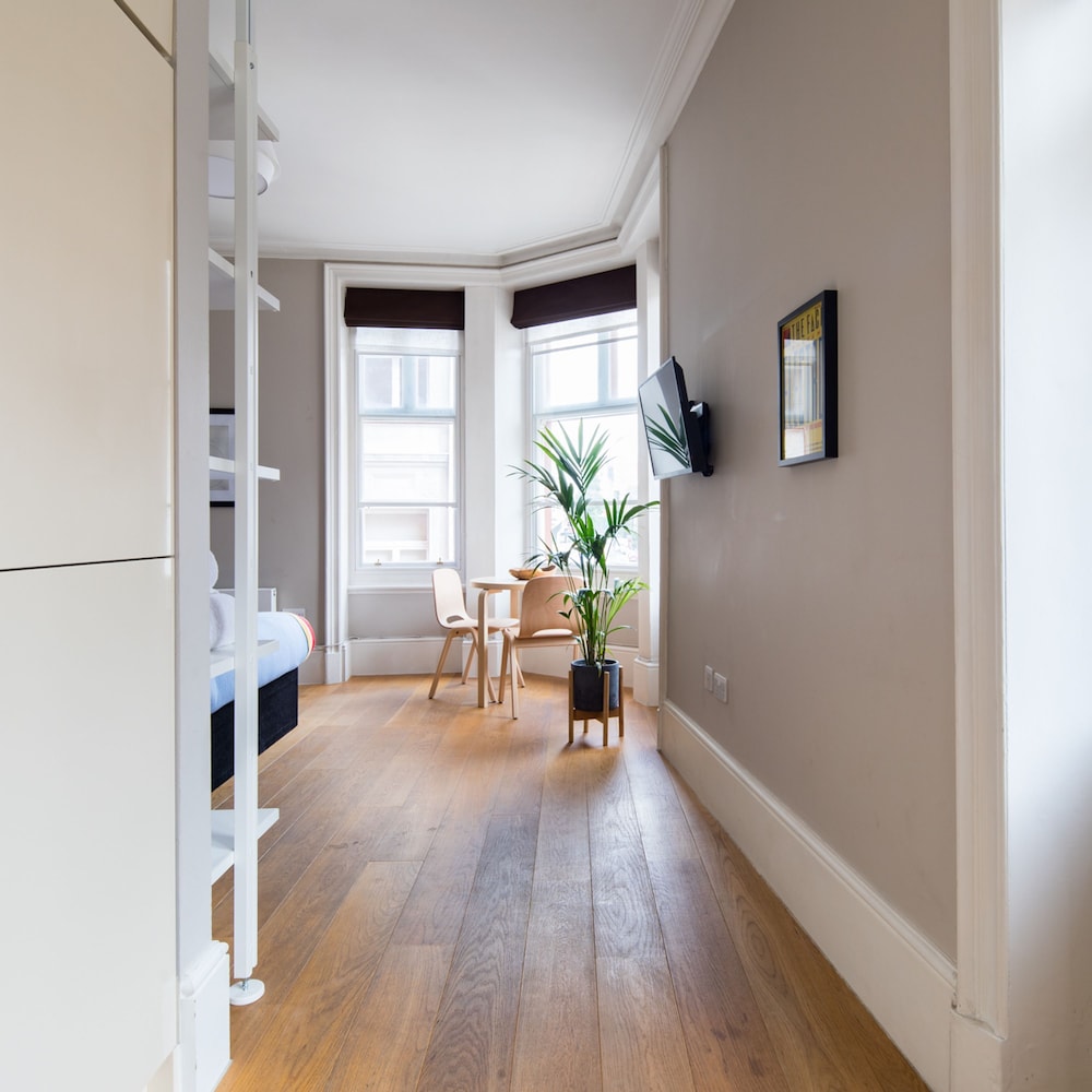Cool Covent Garden Studio - Netflix Nespresso