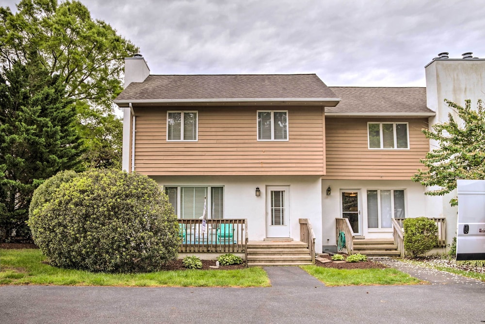 1 Mi to Bethany Beach: Quiet Home w/ Pool Access