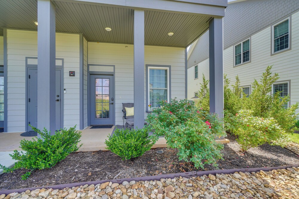 Walk to Historic Maryville: True Southern Getaway!