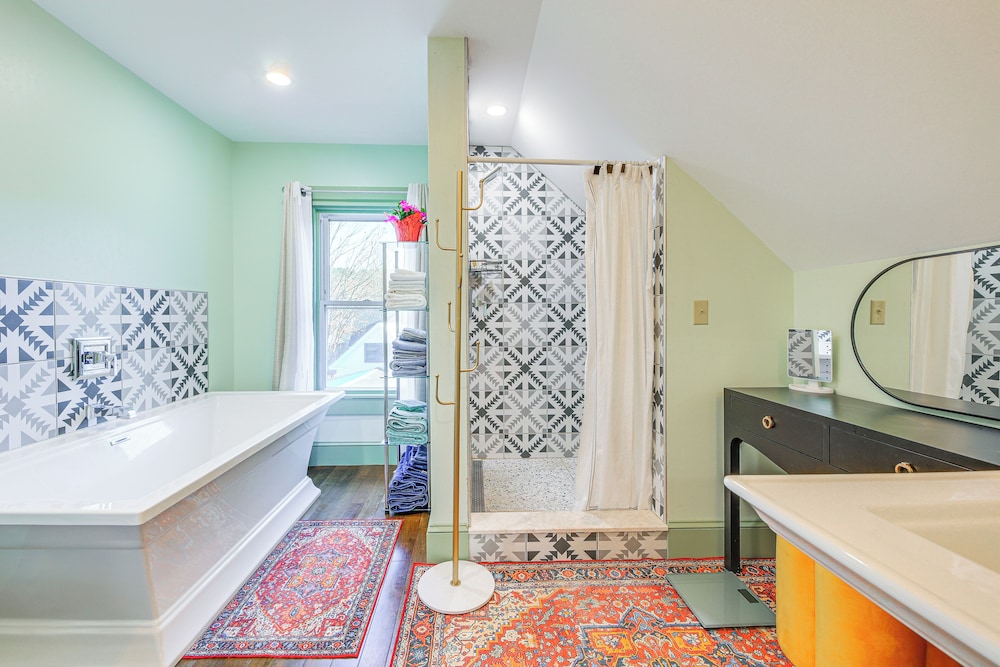 18 Mi to Skiing: Colorful Home in Springfield!