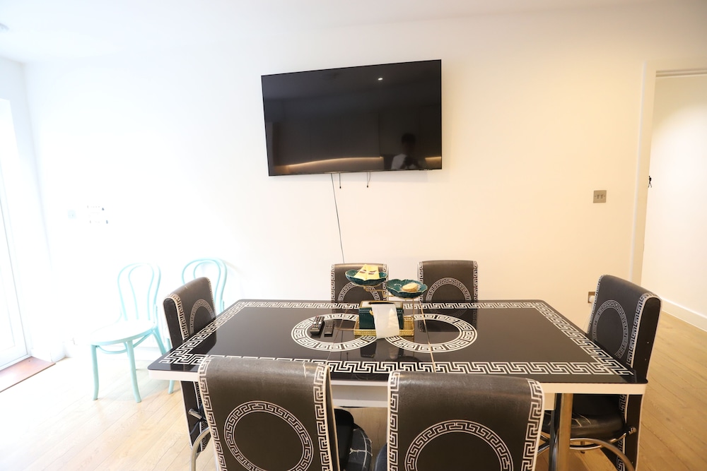 Luxury London Apartment With 5 Bedrooms