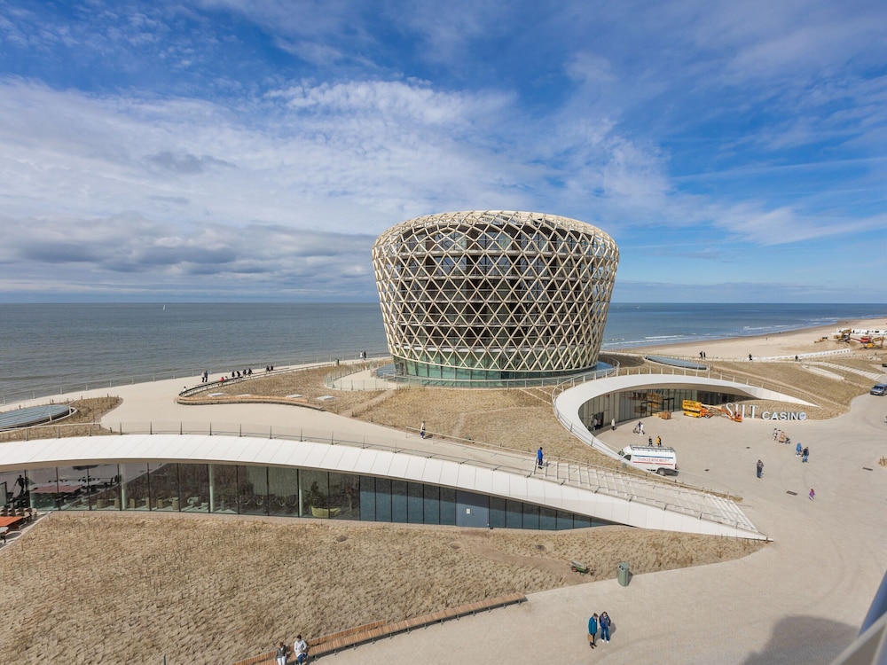 Apartment With Frontal Sea-views