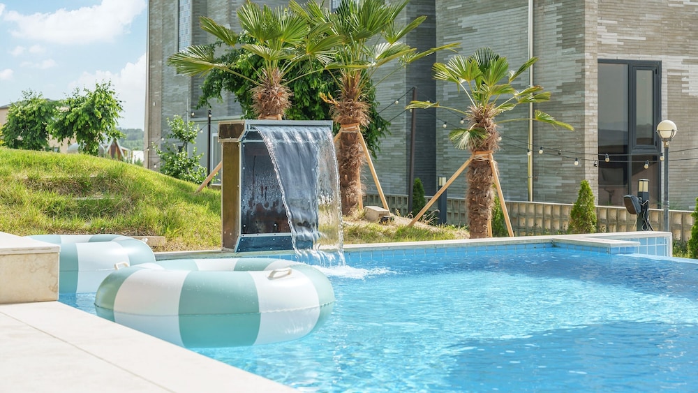 Gyeongju Rose Breeze Pool Villa Pension