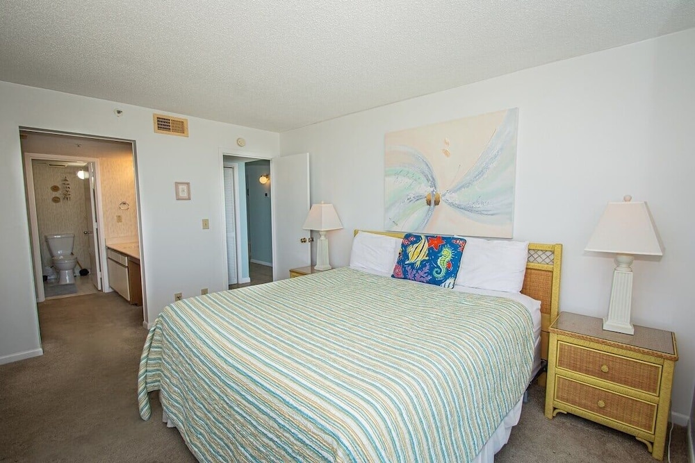 Sea Castle 8g 3 Bedroom Condo