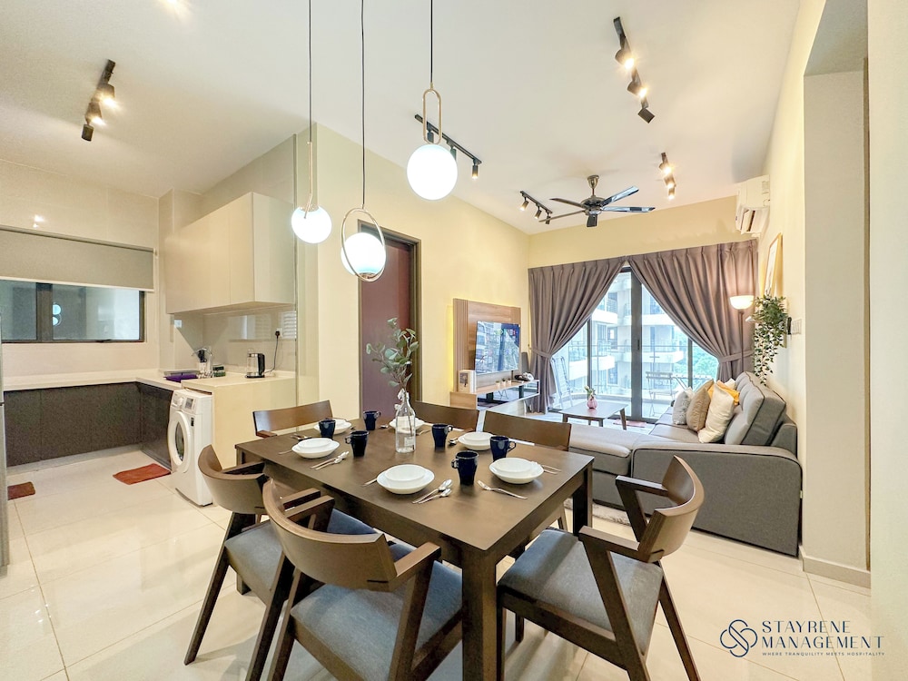 Country Garden Danga Bay Sea View Homestay by Stayrene
