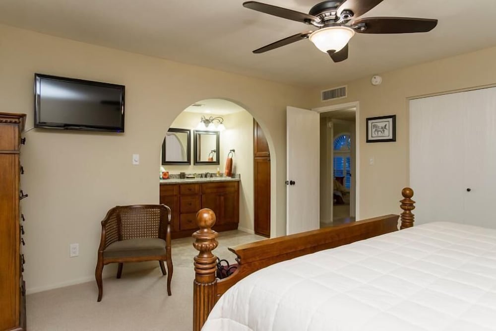 Thunderbird By Signature Vacation Rentals