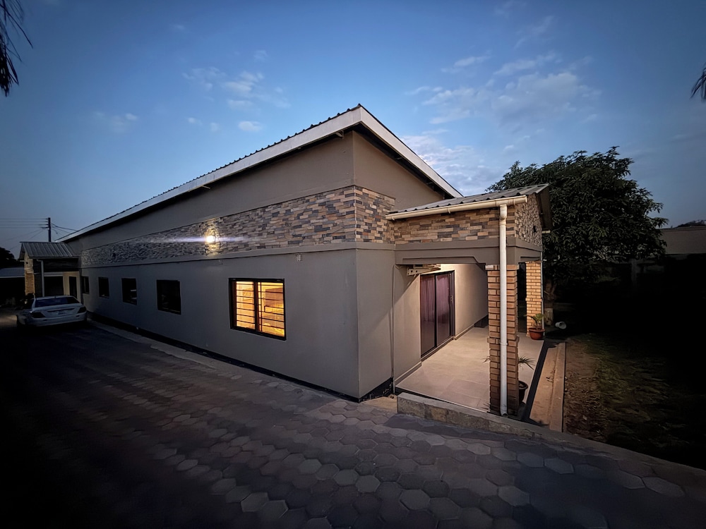 Spacious & Modern 3-bedroom Foxdale