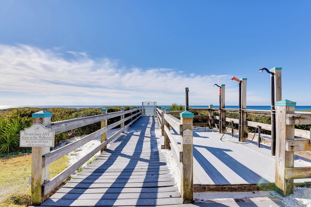 Walkable Condo w/ View Btwn Rosemary & Alys Beach!