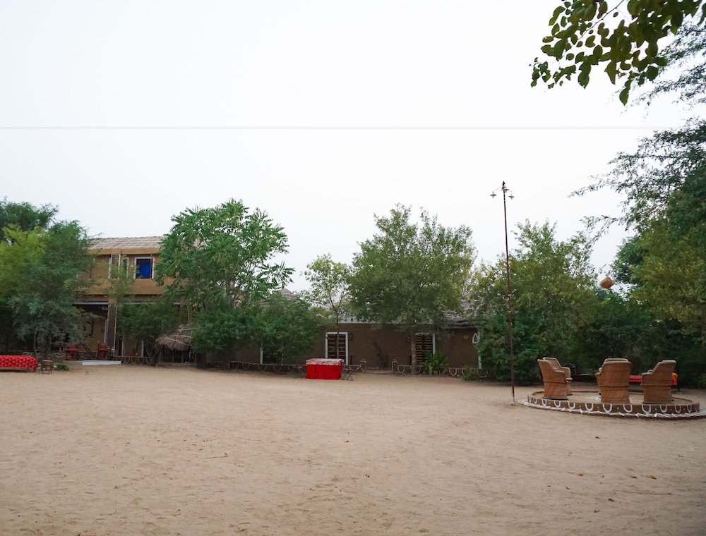 Umaid Safaris & Desert Lodge