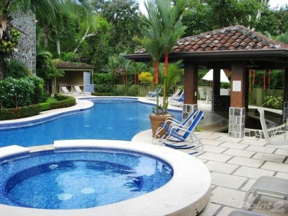 La Torre: Poolside Condo with Scenic Views