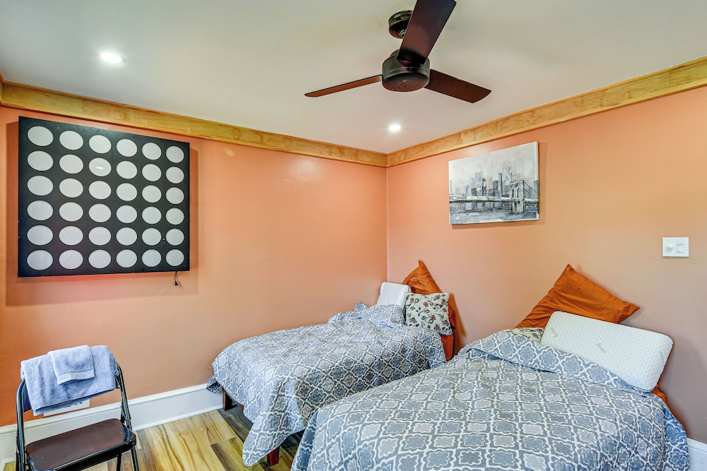 Walkable Neighborhood: Updated Morton Home!