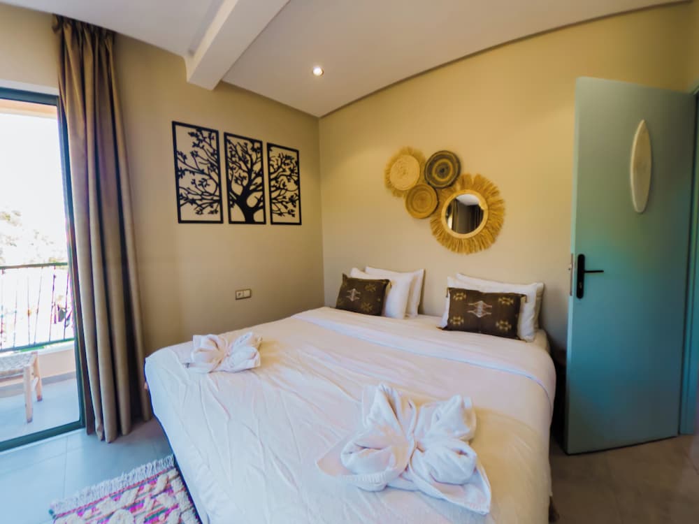 Harmony surf lodge