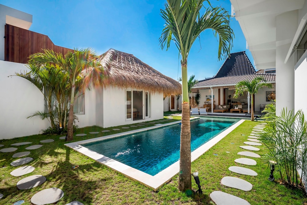 Villa Makena by Alfred in Bali - Stunning Tropical 6BD Villa Near the Beach
