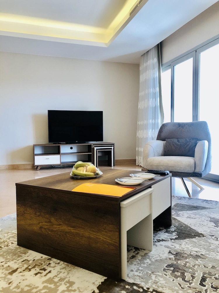 Vesta - Luxury Apt - 3BR - CFC X view 3