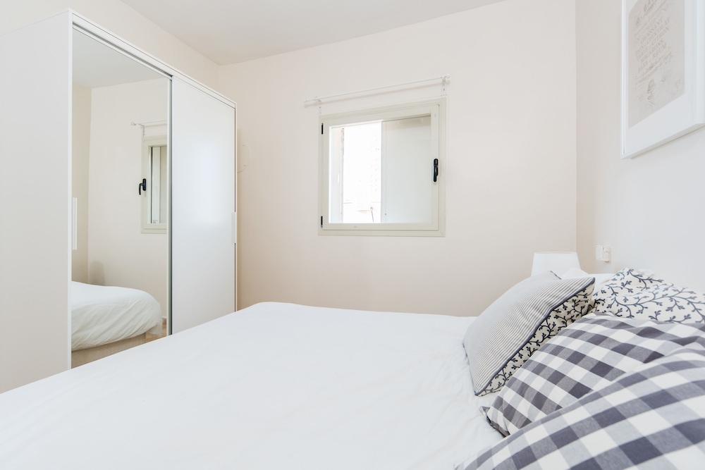 Spacious Duplex with Terrace 3-min From the Beach