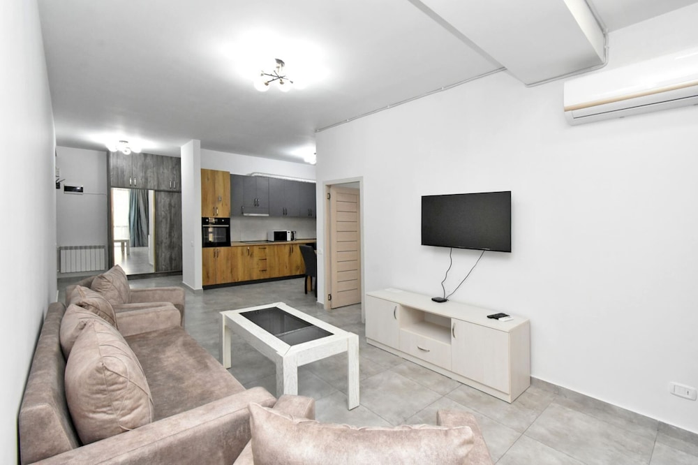 Apartment by Luxe Group DI412