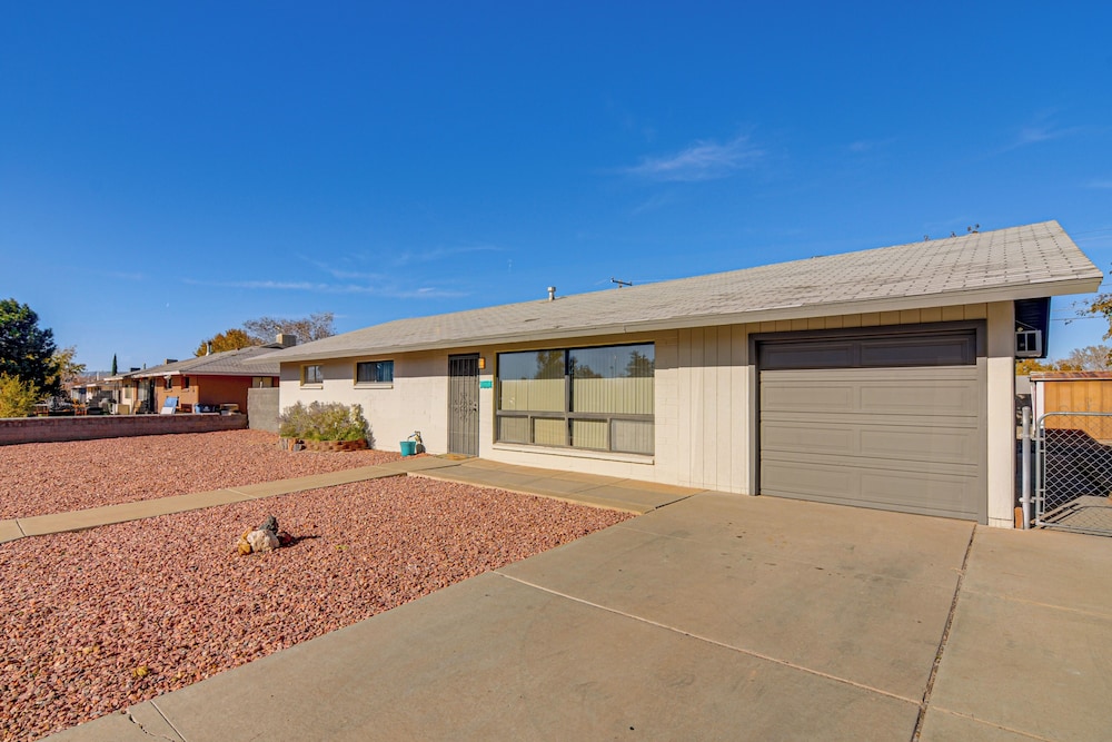 3 Mi to Glen Canyon Dam: Home w/ Fenced Yard