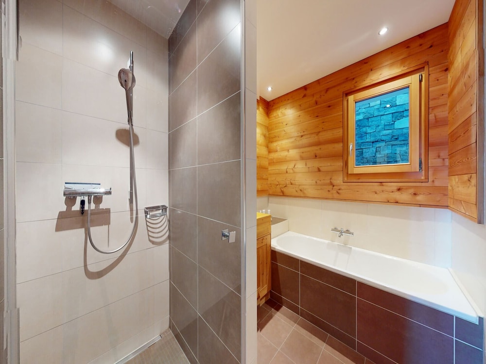Egg Sauna & Luxury Chalet 16 Pers