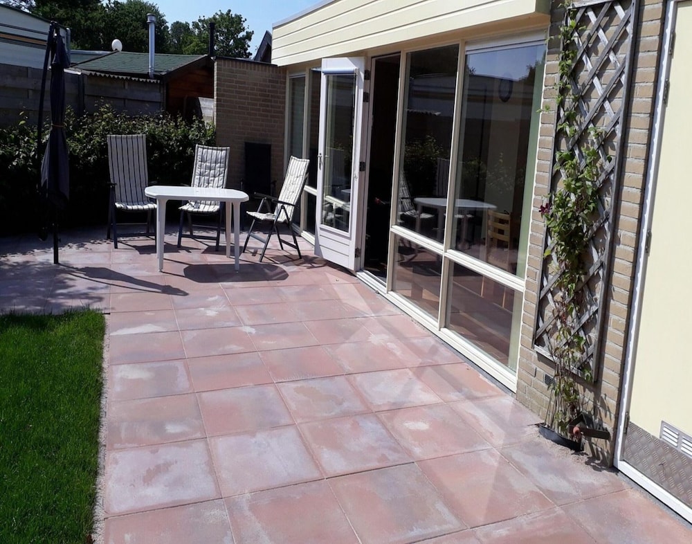 Bungalow With South-facing Garden
