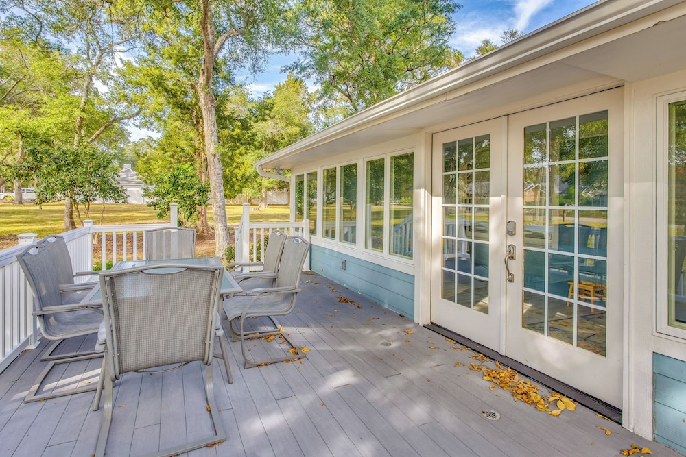 Walk to Ocean: Home w/ Deck in North Myrtle Beach