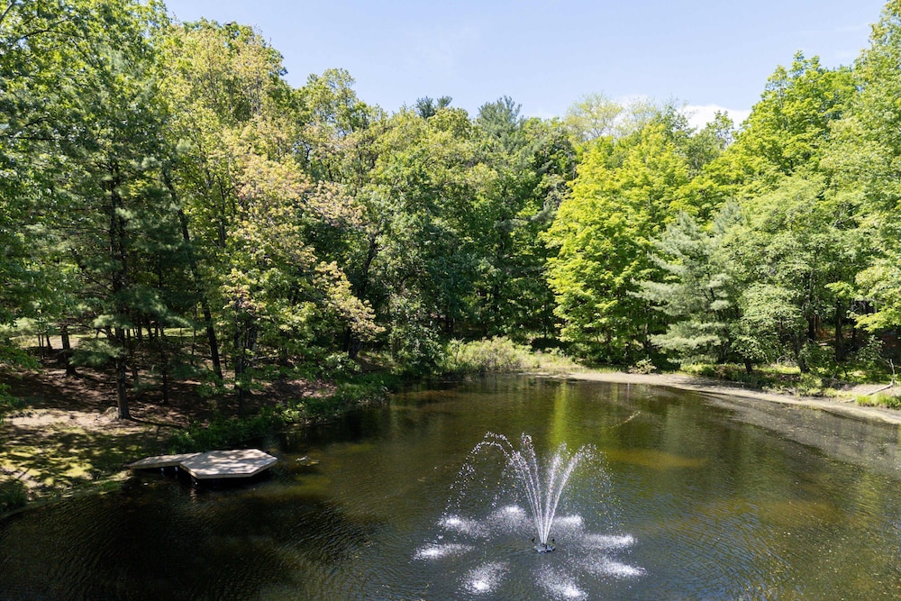 Catskill Estate w Epic Views hot tub