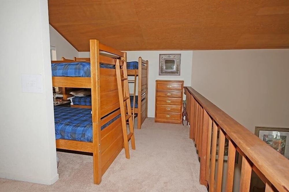 1240 Timber Lane 2 Bedroom Home by RedAwning