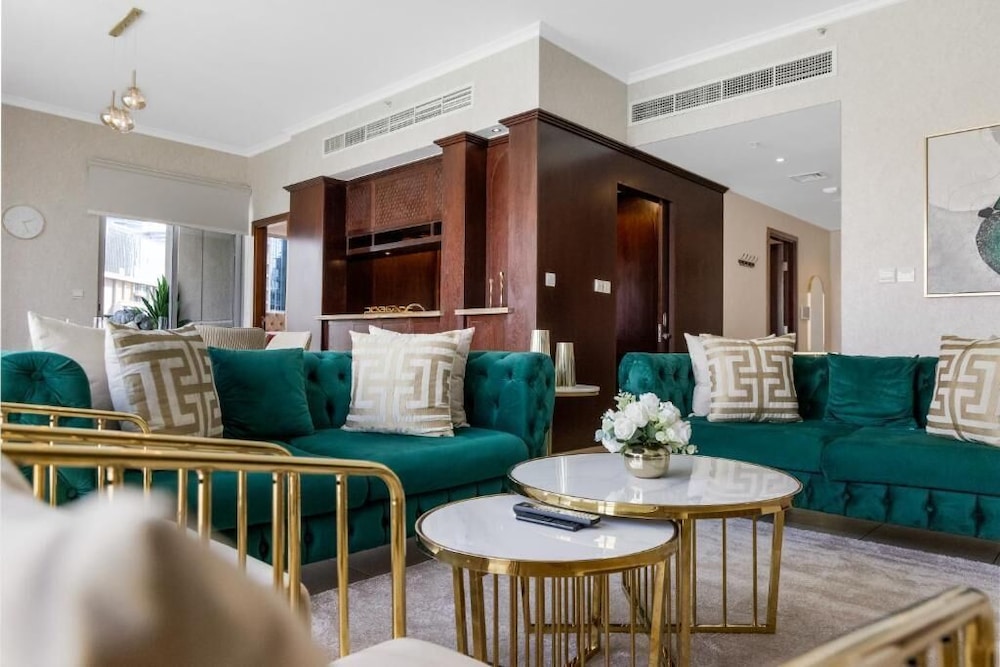 Lavish 3BR Besides Burj Khalifa and Fountain view