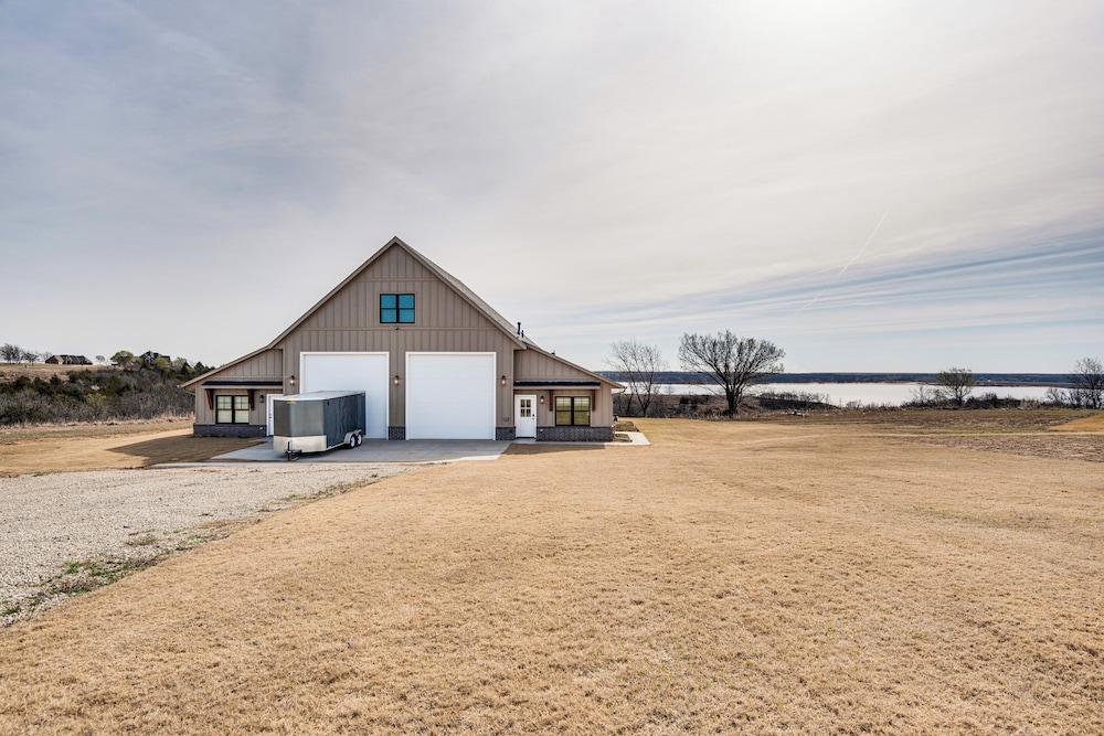Family-friendly Apt w/ Lake Views in Ponca City!