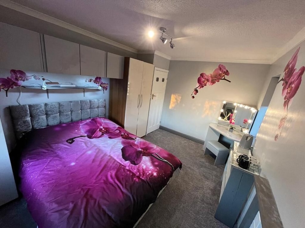 WILLOW RIDGE - a large country house with 3 rental rooms