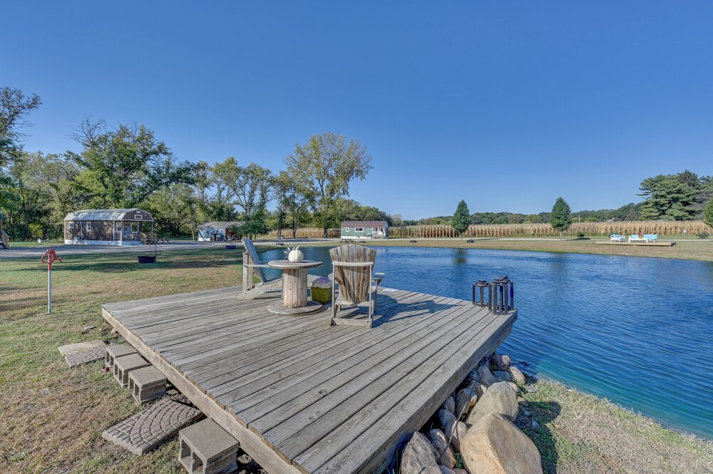 Cabin w/ Trail & Pond Access in Steamboat Rock!